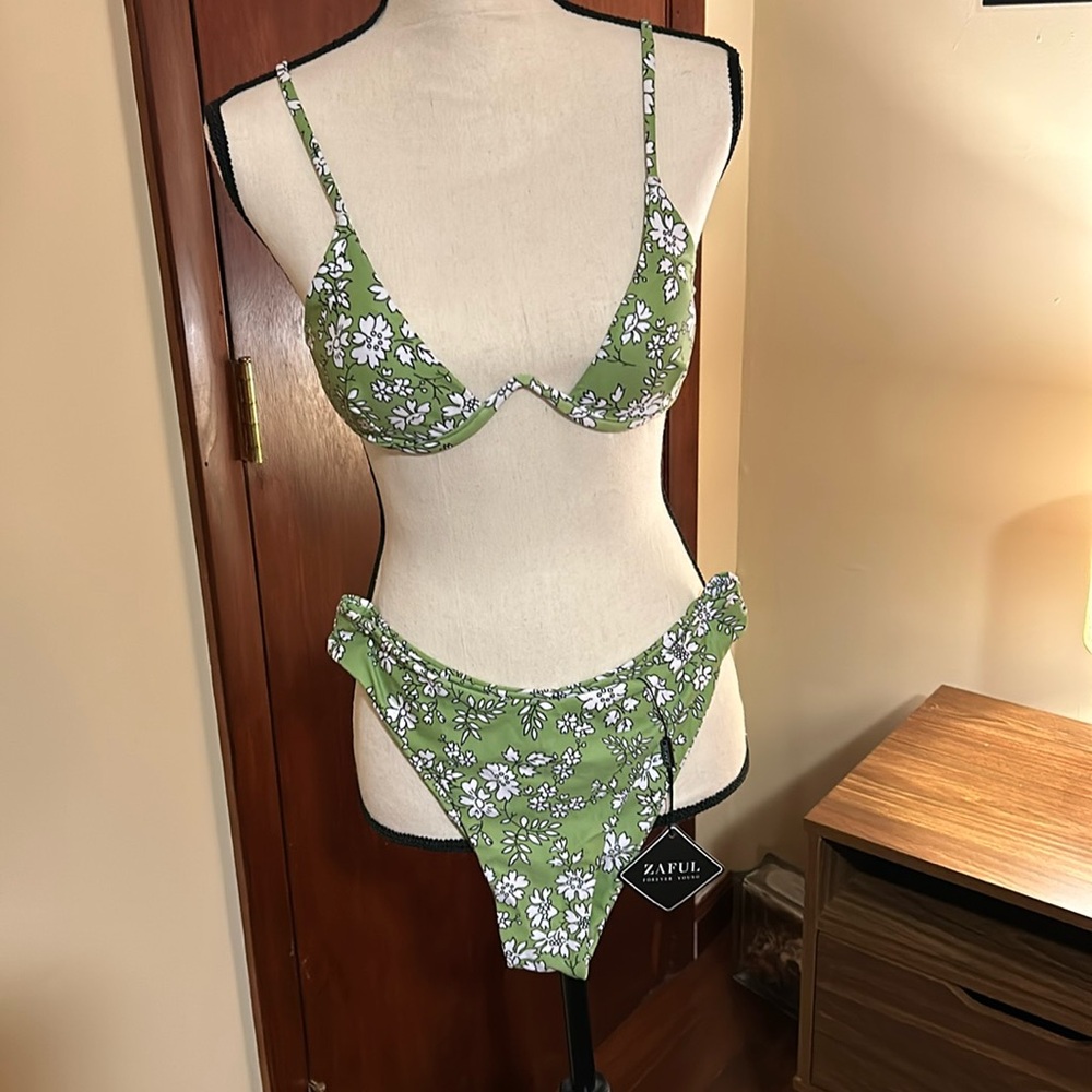 Zaful size 6 lime green floral print bikini